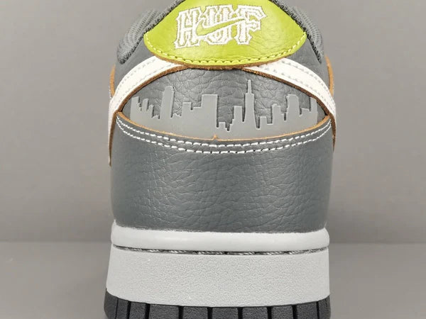 NIKE SB DUNK x HUF (FRIENDS AND FAMILY) - CHIC TREAD